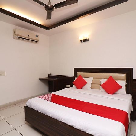 Wonderland Inn Near Aravali Biodiversity Park Гургаон Екстериор снимка