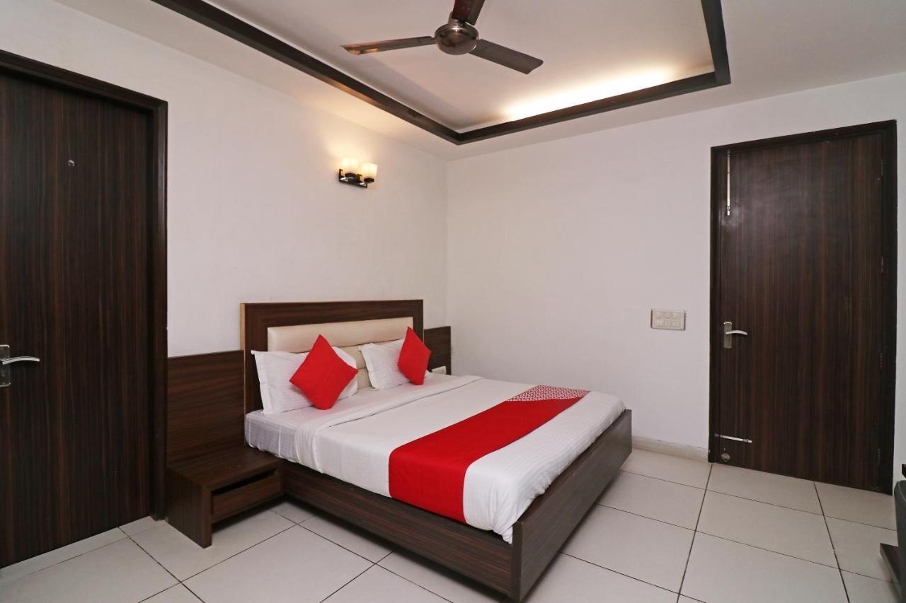Wonderland Inn Near Aravali Biodiversity Park Гургаон Екстериор снимка