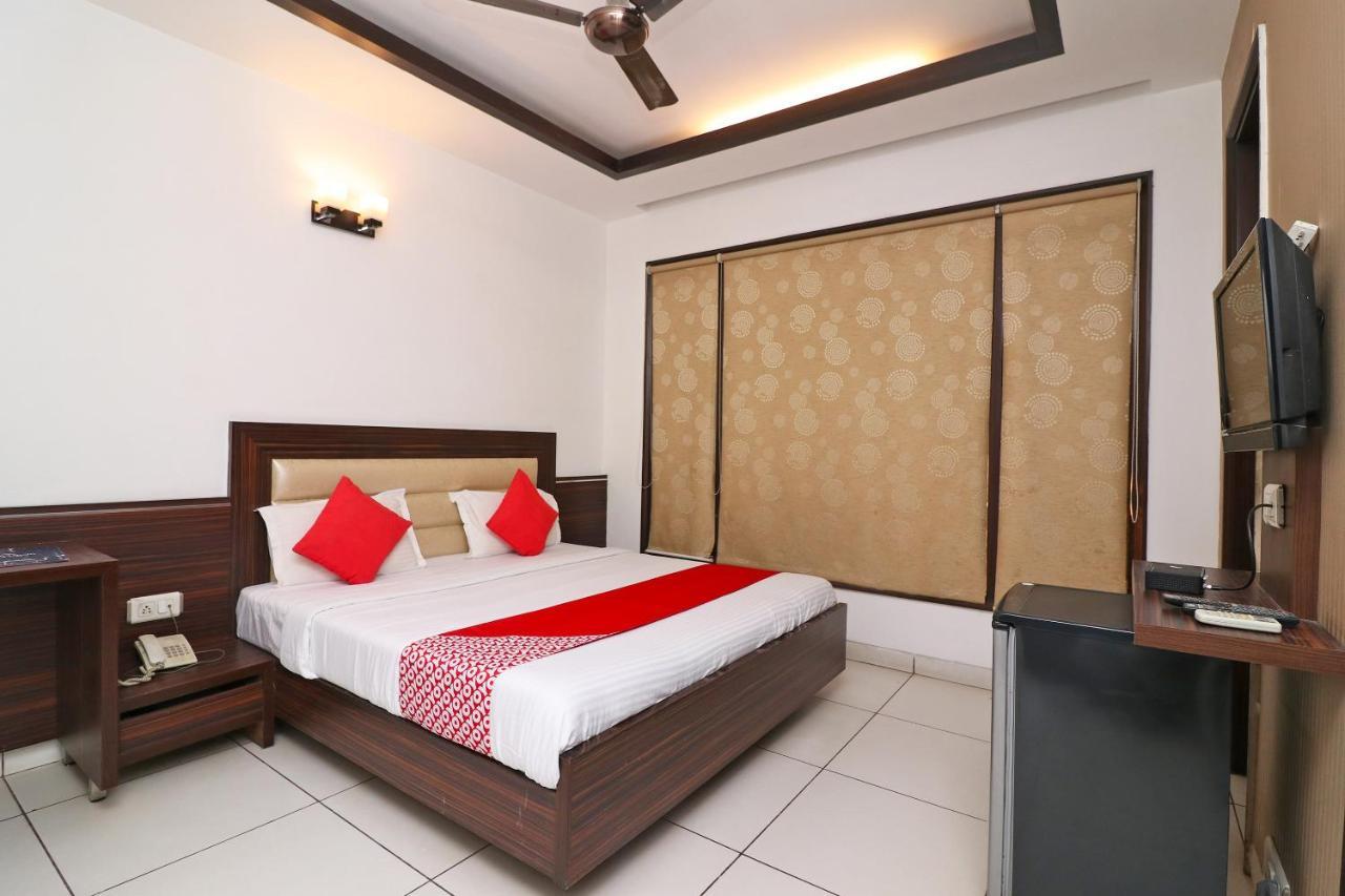 Wonderland Inn Near Aravali Biodiversity Park Гургаон Екстериор снимка