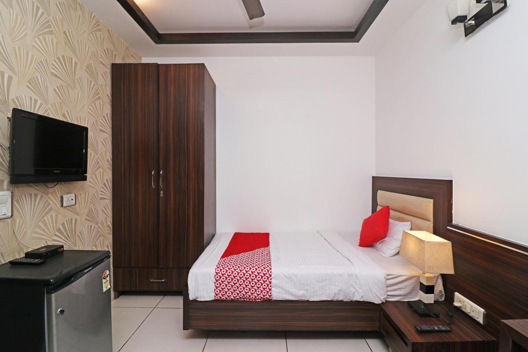 Wonderland Inn Near Aravali Biodiversity Park Гургаон Екстериор снимка