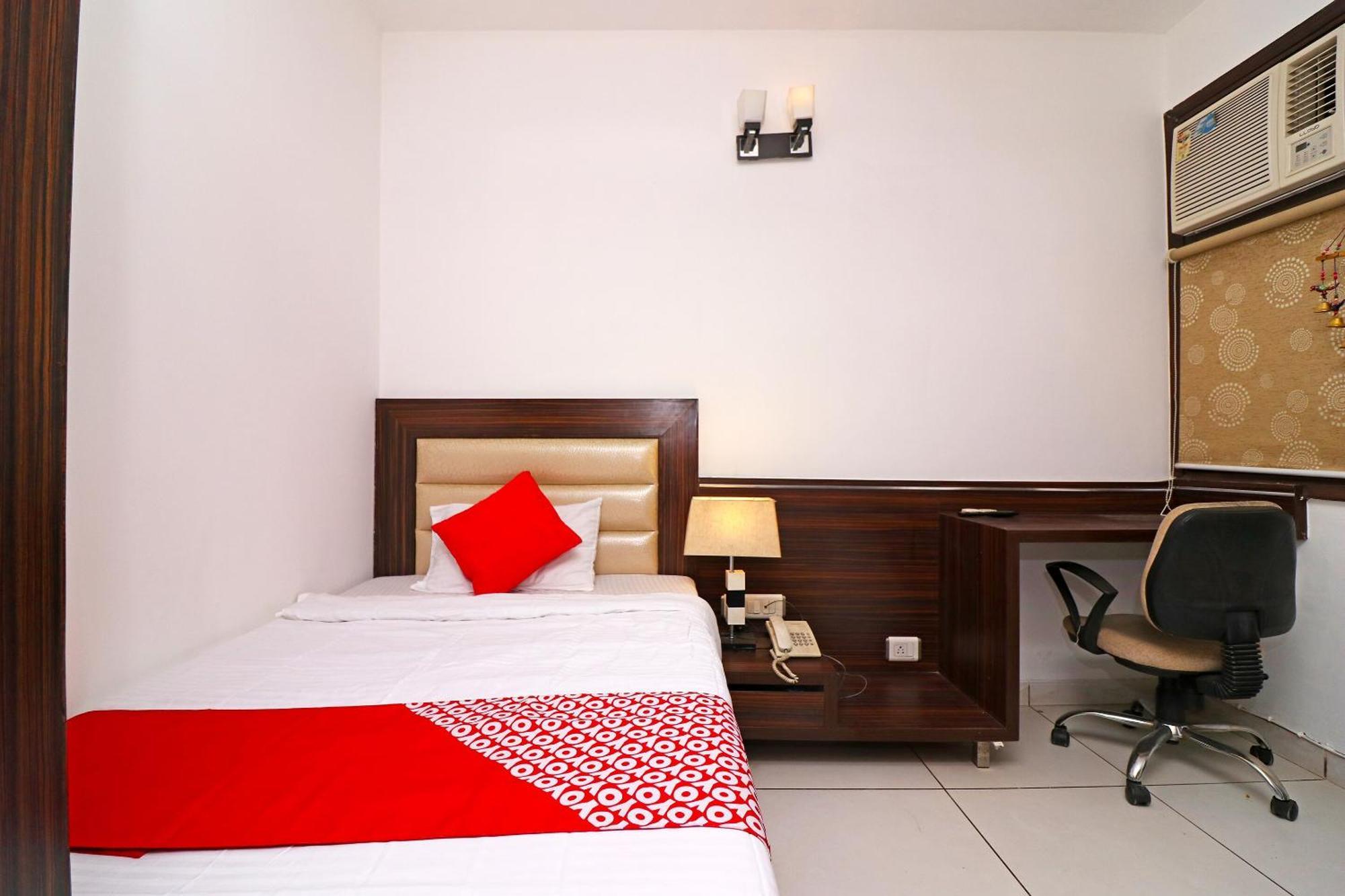 Wonderland Inn Near Aravali Biodiversity Park Гургаон Екстериор снимка