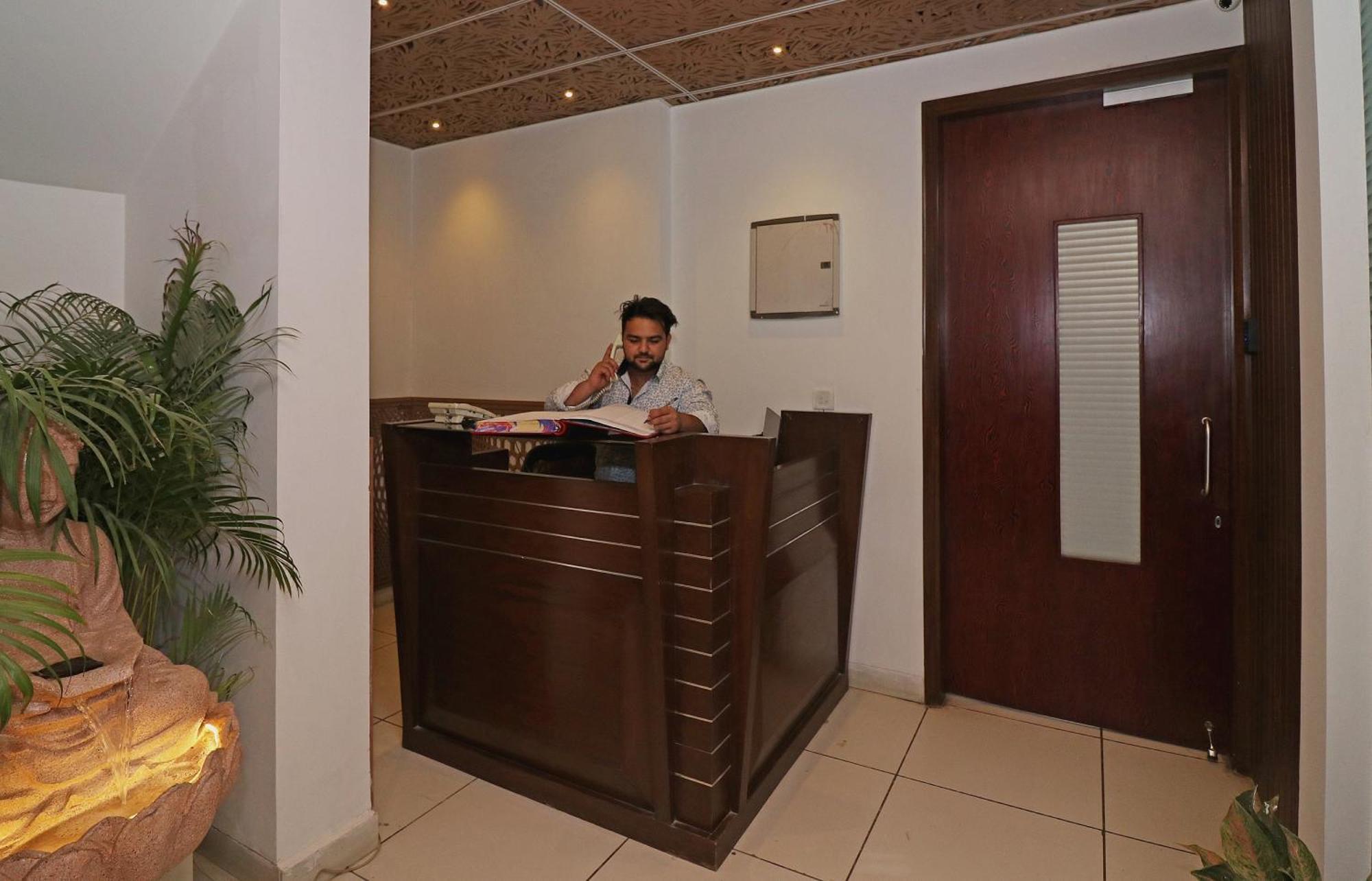 Wonderland Inn Near Aravali Biodiversity Park Гургаон Екстериор снимка