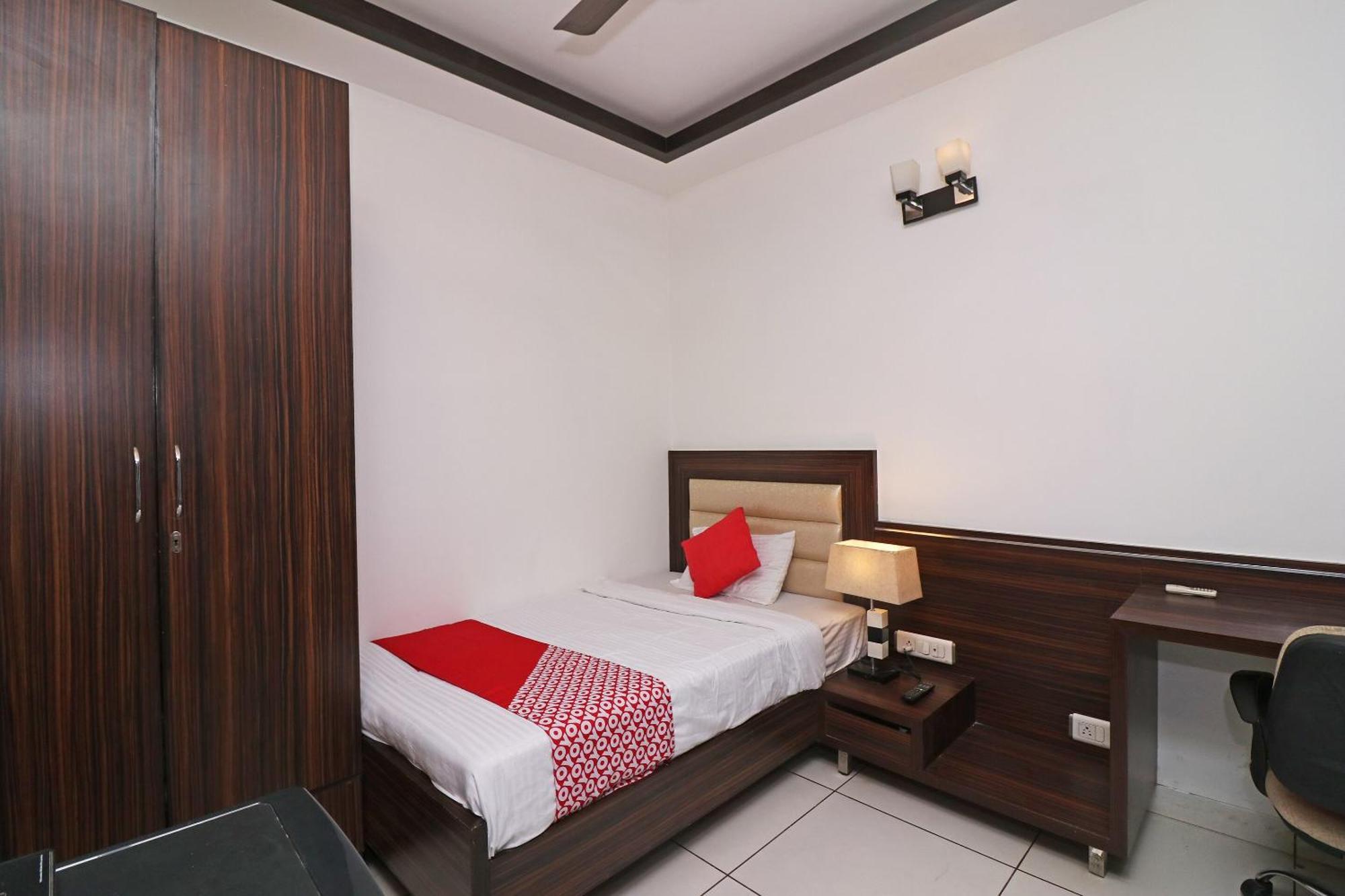 Wonderland Inn Near Aravali Biodiversity Park Гургаон Екстериор снимка