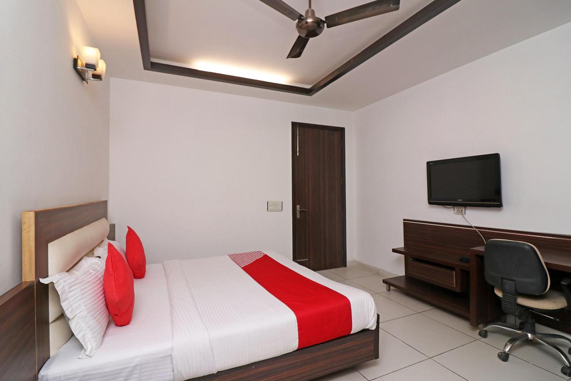 Wonderland Inn Near Aravali Biodiversity Park Гургаон Екстериор снимка