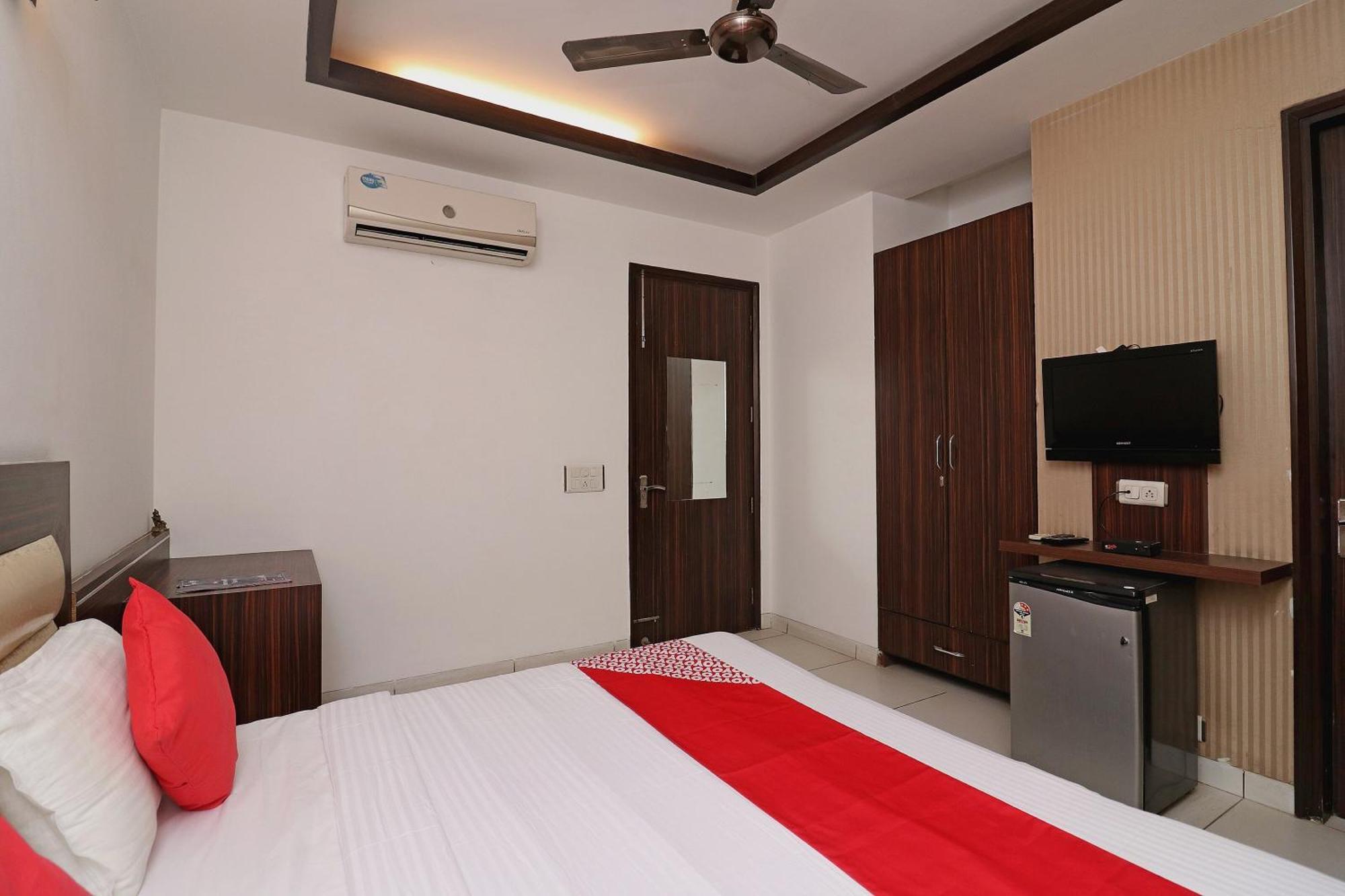 Wonderland Inn Near Aravali Biodiversity Park Гургаон Екстериор снимка