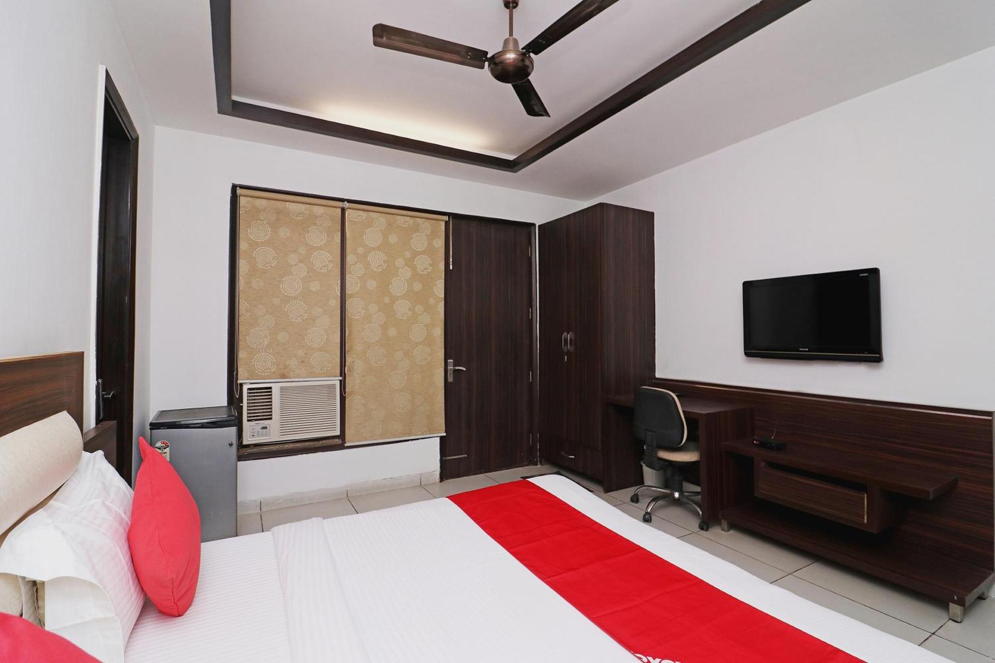 Wonderland Inn Near Aravali Biodiversity Park Гургаон Екстериор снимка