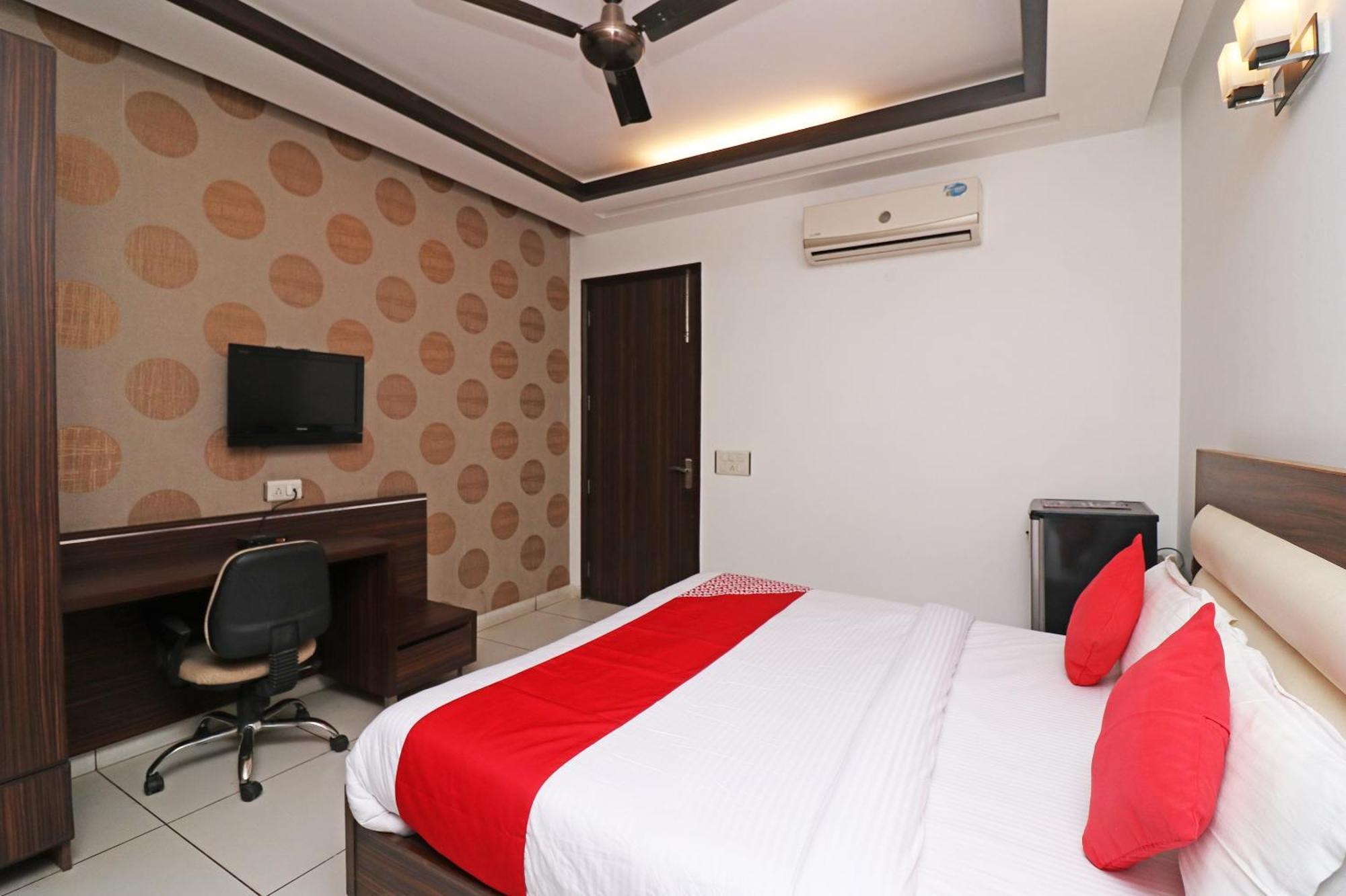 Wonderland Inn Near Aravali Biodiversity Park Гургаон Екстериор снимка