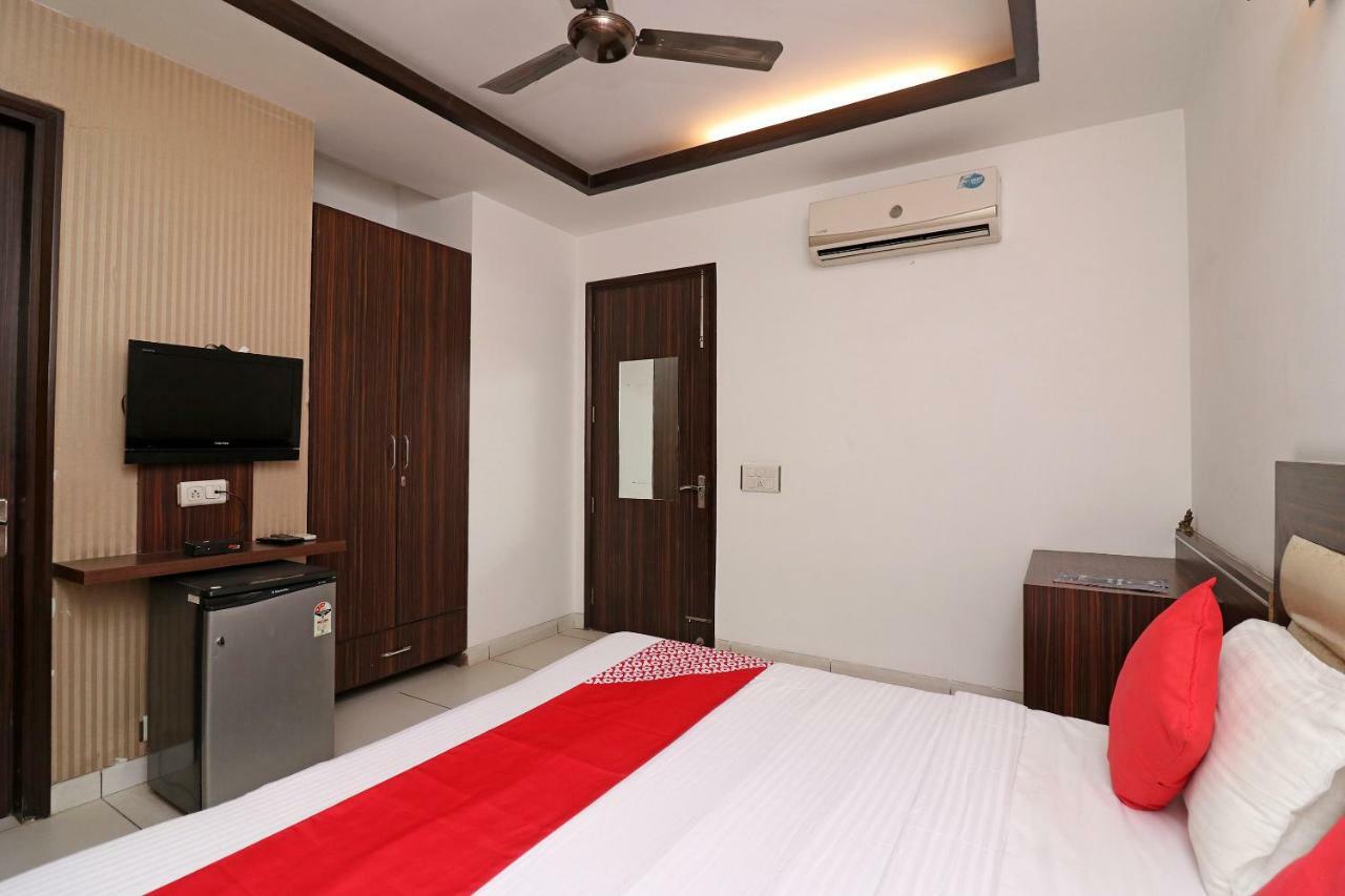Wonderland Inn Near Aravali Biodiversity Park Гургаон Екстериор снимка